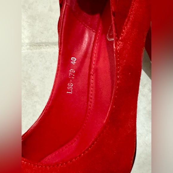 H&D Red suede stilettos with ruffle at the back and lacquer heels | Size EU 40 - Picture 6 of 11